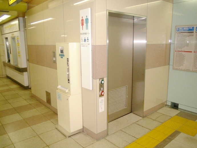 施工実績詳細 自動ドア（横浜市営地下鉄駅構内多目的トイレ） 施工実績【自動ドア】 自動ドア・ステンレス建材の